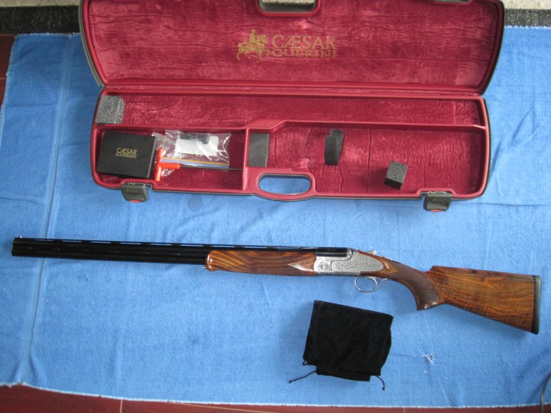 Caesar Guerini Maxum Sporting 12 GA. Shotgun.