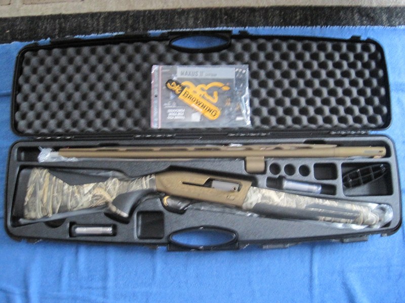 Browning Maxus II Wicked Wing Max-7 12 ga. Shotgun.