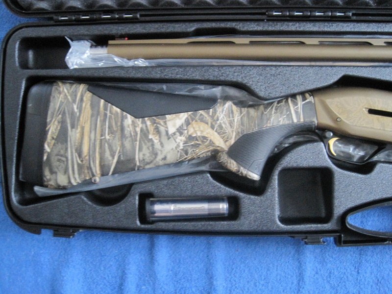 Browning Maxus II Wicked Wing Max-7 12 ga. Shotgun.