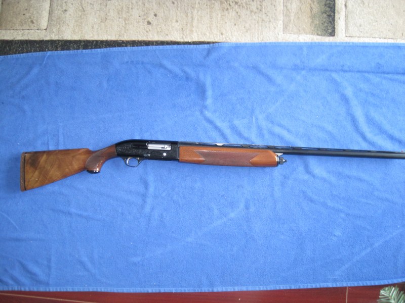 Beretta 302 Magnum semi auto 12GA