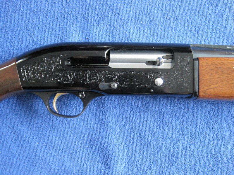 Beretta 302 Magnum semi auto 12GA