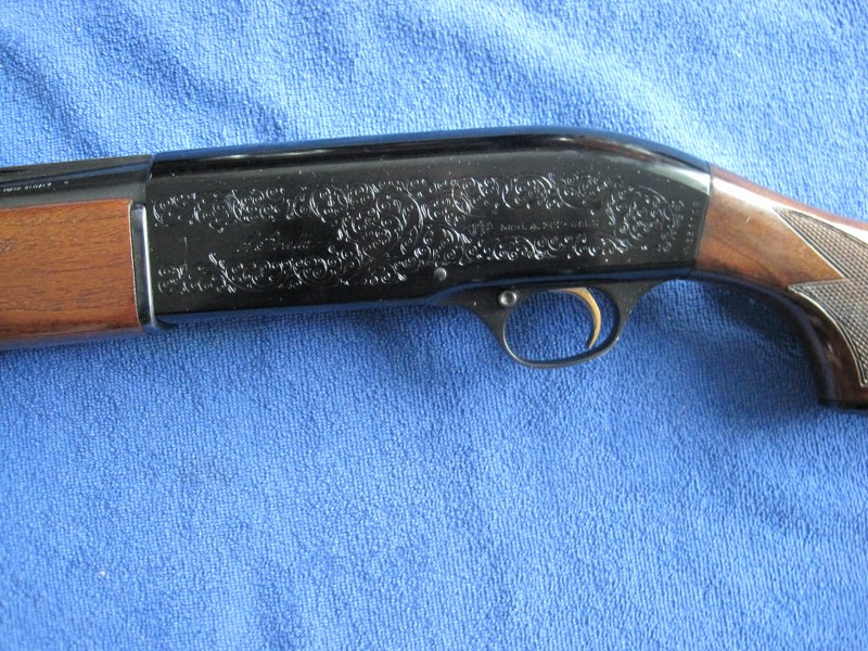 Beretta 302 Magnum semi auto 12GA