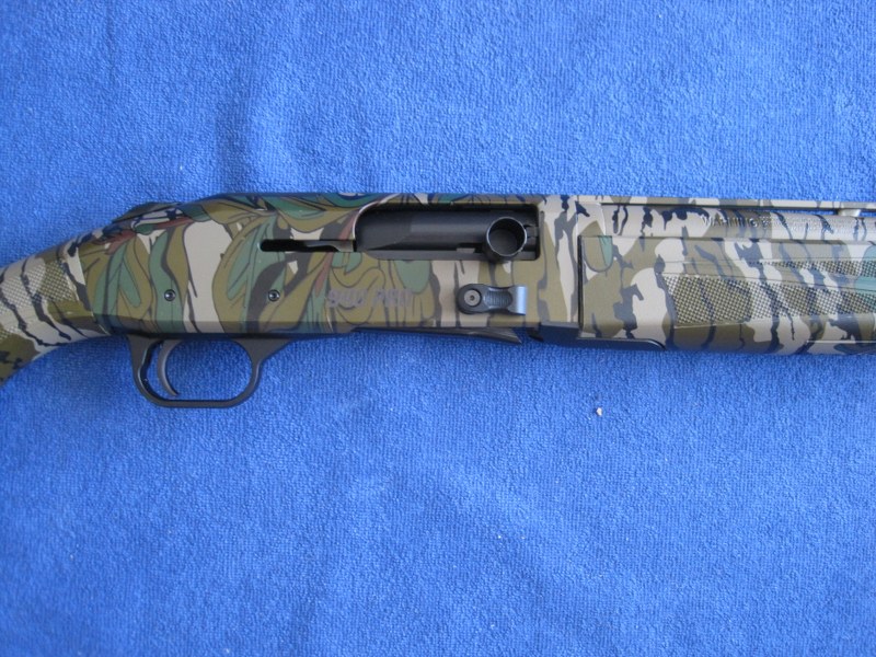 Mossberg 940 Pro 12 GA. Turkey Semi Auto shotgun Camo.