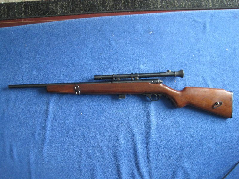 Mossberg 152 Semi Auto .22LR.  Rifle.