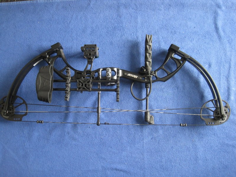 Bear Cruzer G2 Compound Bow (26/70) with Plano hard case.