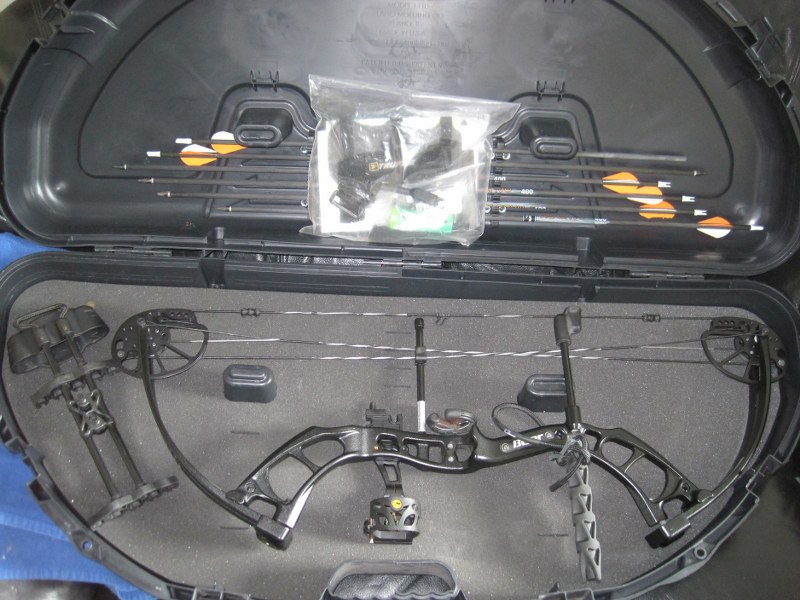 Bear Cruzer G2 Compound Bow (26/70) with Plano hard case.